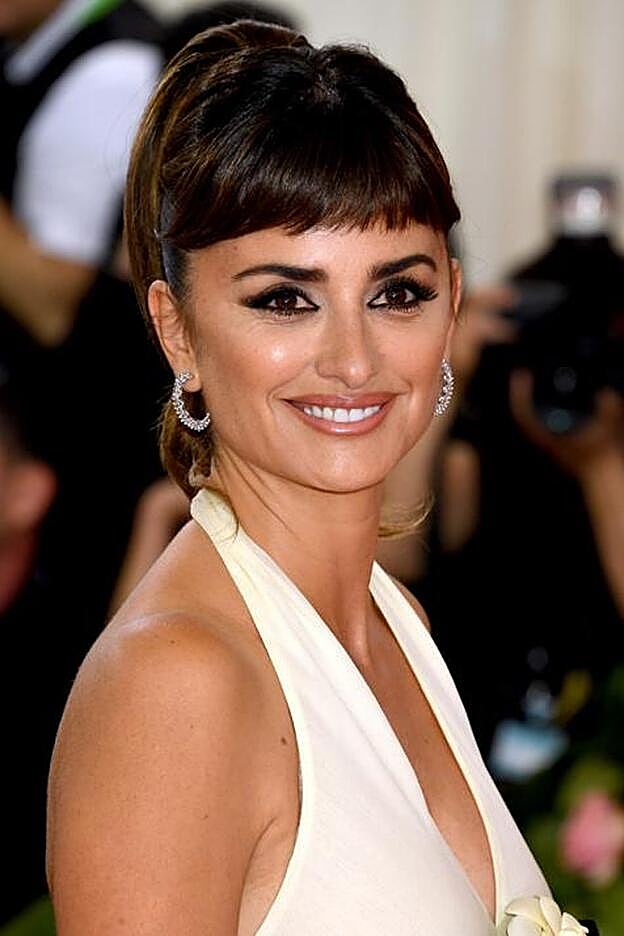 El flequillo corto y afrancesado que le vimos a Penélope Cruz será máxima tendencia en 2020.