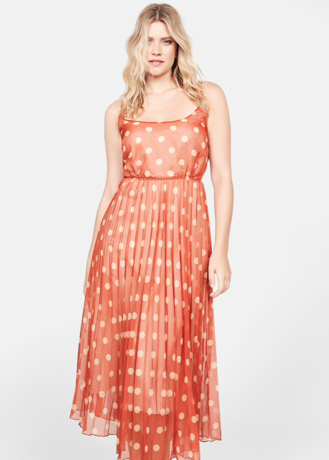 Una adquisición fantástica para llevar con una chaqueta de punto o en todo tipo de superposiciones. Este vestido de tirantes con falda midi plisada y acampanada costaba 79,99 euros y ahora te lo llevas por 39,99 euros.