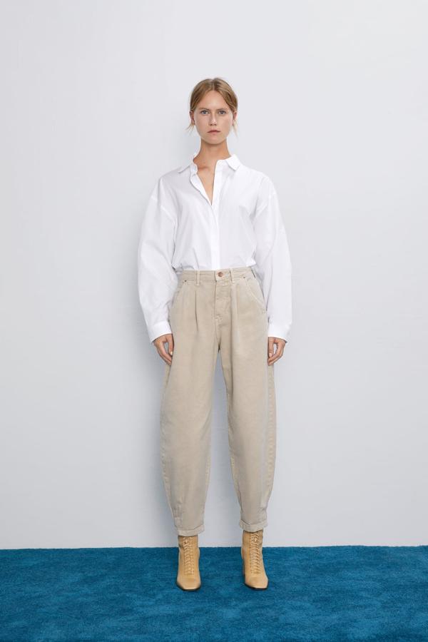 Pantalón slouchy beige (29,95 euros).