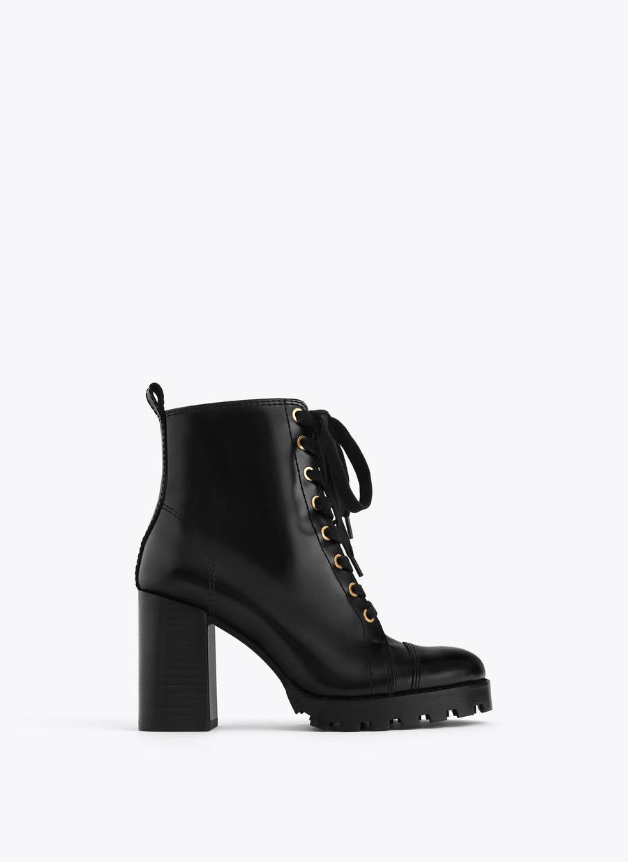 Lo más cómodos: botines de suela track acordonados de Uterqüe. (99,95 euros).