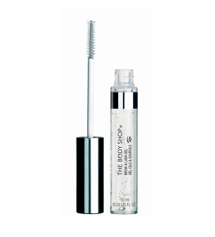 Esta máscara de pestañas transparente se mejora con aloe vera de comercio comunitario para acondicionar las pestañas y los vellos rebeldes. Es un producto es ideal para que consigas un aspecto de pestañas naturales más definido. (11 €).