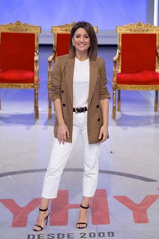 Nagore con blazer de las rebajas de Zara.