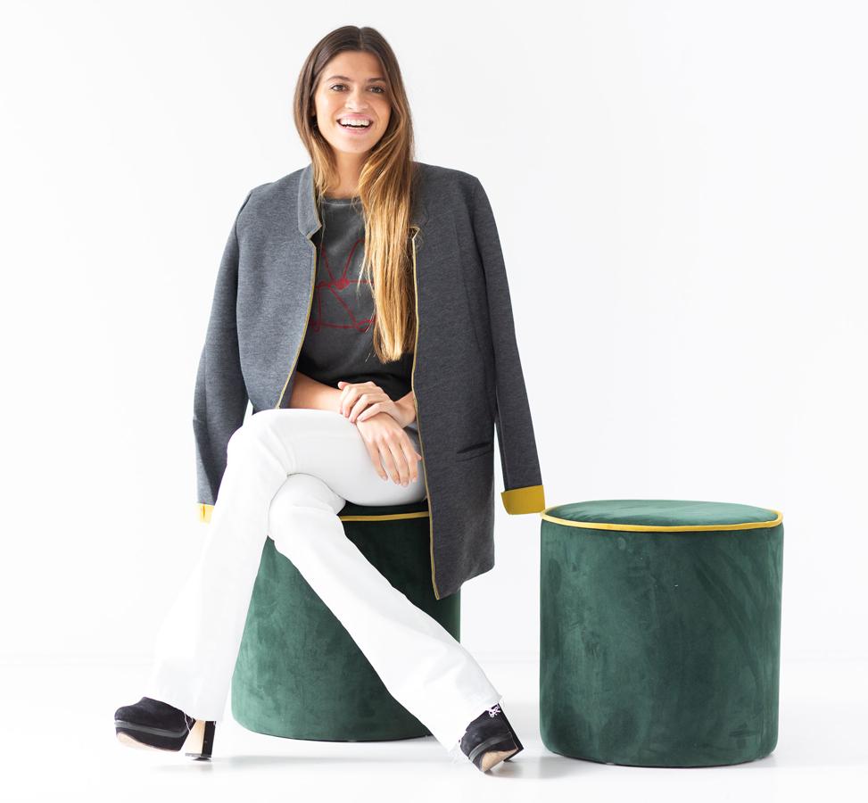 La prenda estrella de esta firma española son sus chaquetas de neopreno. De estructura armada y con el forro de diferentes colores, son tan versátiles que no te las vas a quitar hasta el verano.Cuestan 75 euros.