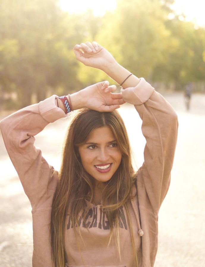 Si tu estilo es más deportivo, esta sudadera vintage con capucha va a ser tu nueva debilidad. Cuesta 54 euros y está disponible en más colores.