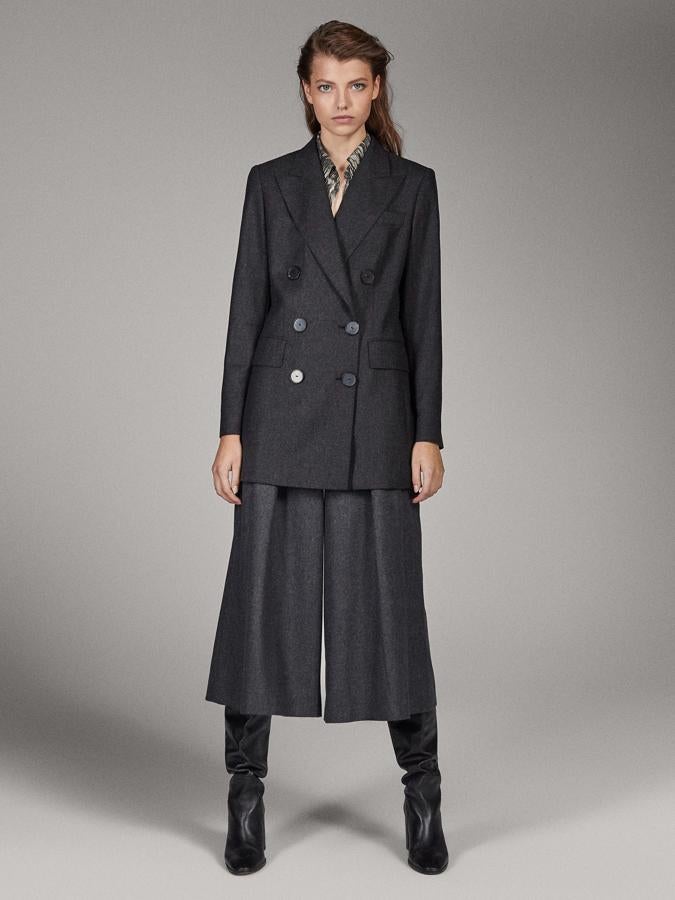 Una de las prendas que más juego te va a dar con infinidad de looks. Lo que se dice una pieza clave de un buen fondo de armario que ahora puedes comprar por 129 euros (antes costaba 169).