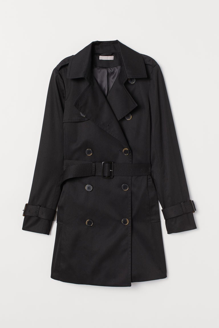 Hazte con un trench corto para cambiar de diseño. Rebajado de 59,99 euros a 39,99 euros.