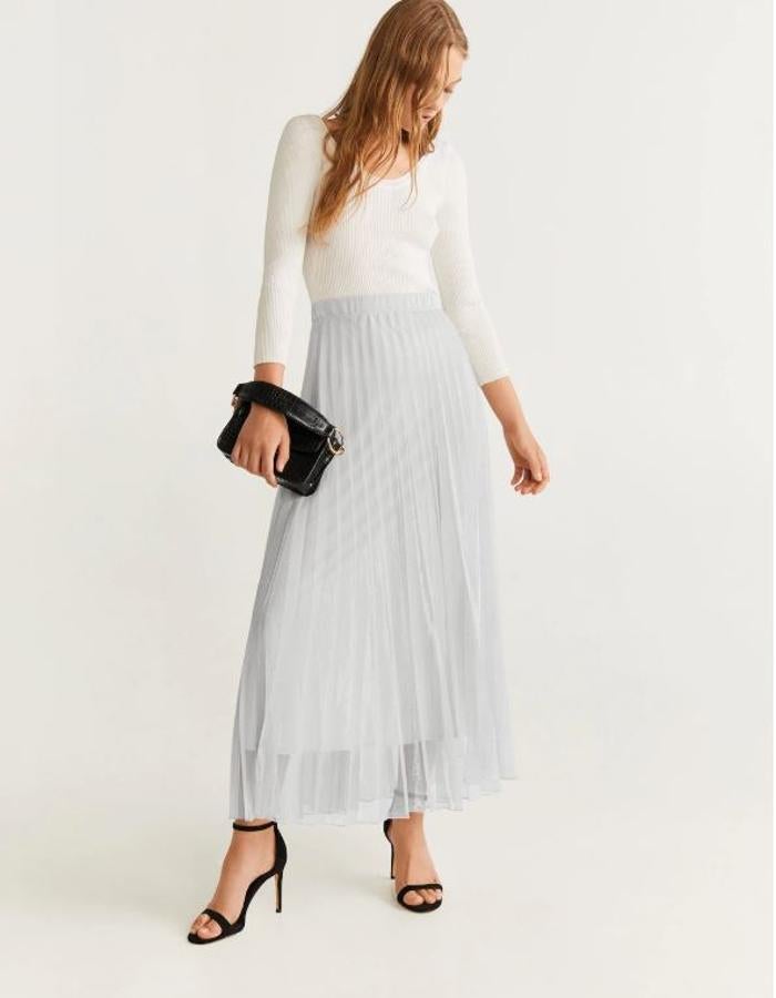 Falda midi plisada de Mango, ahora 39,99 euros.