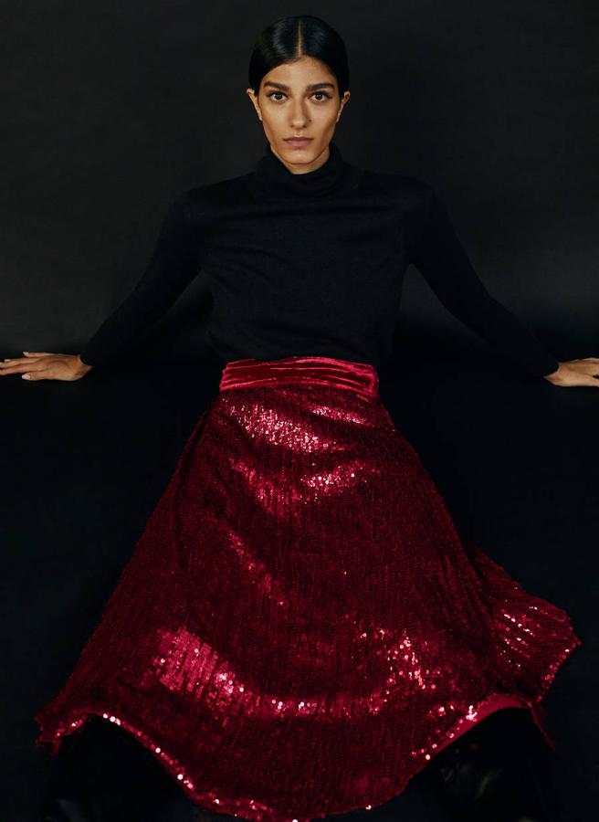 Falda plisada de lentejuelas de Uterqüe, ahora 69,95 euros.