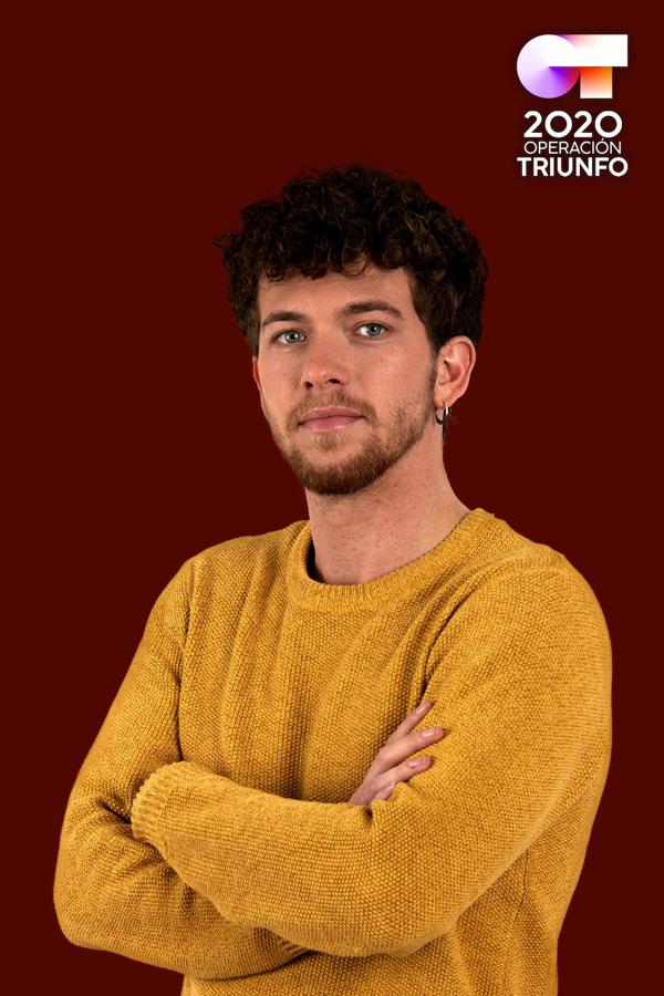 24 años, de Barbate (Cádiz). Jesús estudió un módulo de informática y todo lo que sabe de música lo aprendió en las comparsas de su tierra, donde ha cantado desde pequeño y de manera autodidacta a través de vídeos de YouTube. Recientemente se trasladó a Sevilla para ampliar su proyecto profesional como cantante. Es vocalista en el grupo 'Salistre' con el que interpretan versiones y canciones originales en bares y salas. Toca la guitarra, el piano, el cajón y la conga. Admira a Alejandro Sanz, Manuel Carrasco y Ketama.