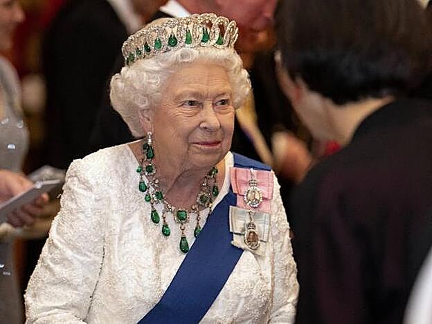 La reina Isabel de Inglaterra, preocupada por la crisis generada por la renuncia del príncipe Harry y Meghan Markle.