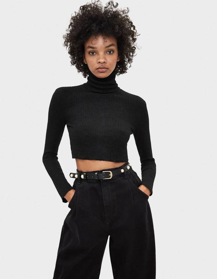 Uno de nuestros favoritos es este cinturón fino con perlas de Bershka que cuesta 6,99 euros. La opción ideal para las que buscan un toque de elegancia a sus looks de oficina.