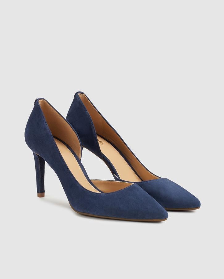 Estos salones asimétricos en ante azul cobalto de Michael Kors pasan de 120 a 72 euros en las rebajas de El Corte Inglés.