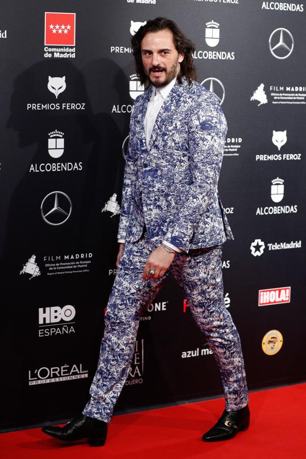 Asier Etxeandía demuestra que los hombres también pueden marcar la diferencia con sus looks de alfombra roja.