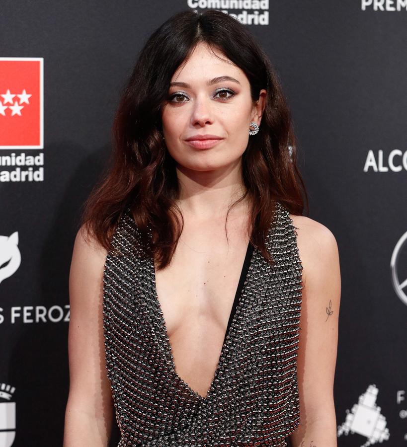 La maquilladora  Raquel Álvarez para Chanel , ha usado tonos tierra para resatar la belleza natural de la actriz, a los que ha añadido un toque de sombra plateada, a juego con su vestido.