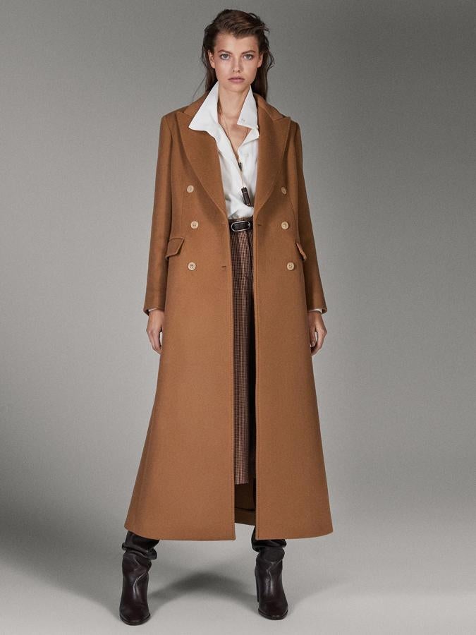 Un abrigo cámel como este largo de lana de la colección premium de Massimo Dutti, que pasa en las rebajas de 349 a 199 euros.