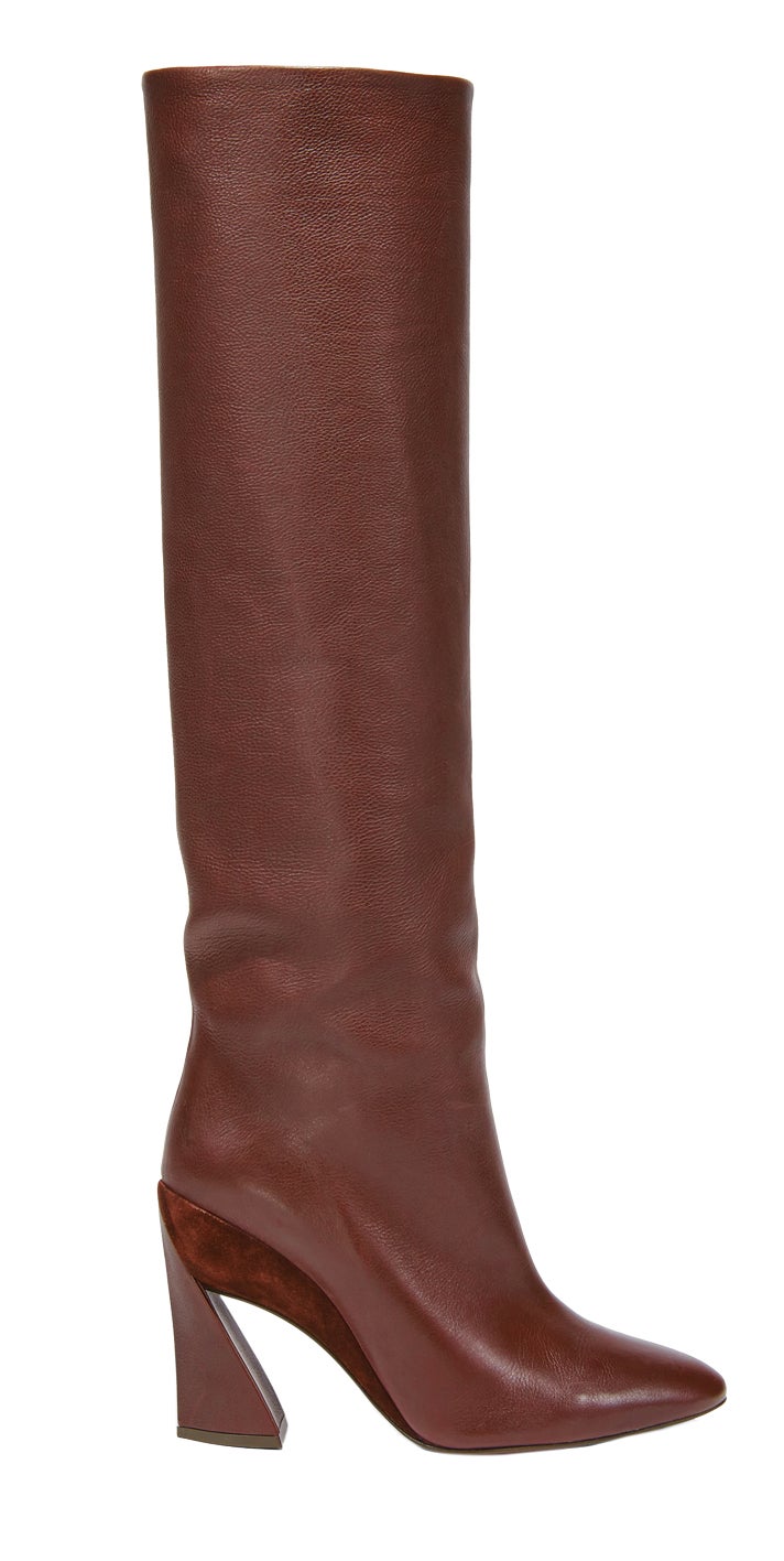 Botas de caña alta y tacón invertido, de Salvatore Ferragamo.