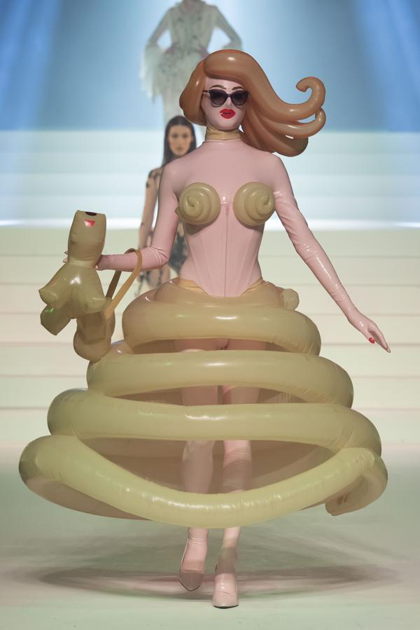 Desfile Alta Costura colección Primavera/Verano 2020 de Jean Paul Gaultier.