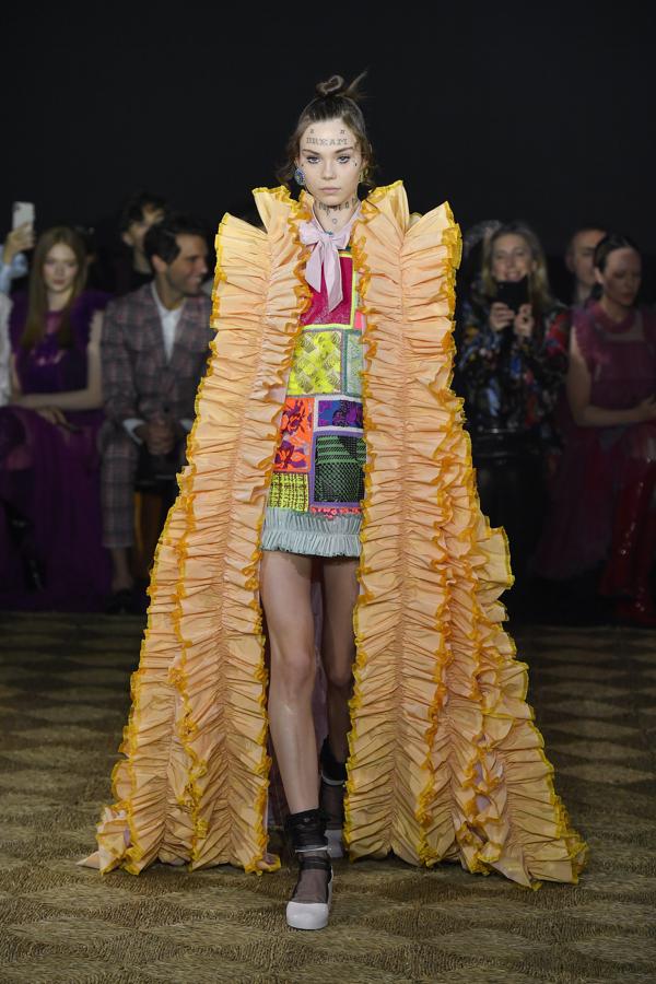 Desfile Alta Costura colección Primavera/Verano 2020 de Viktor and Rolf.
