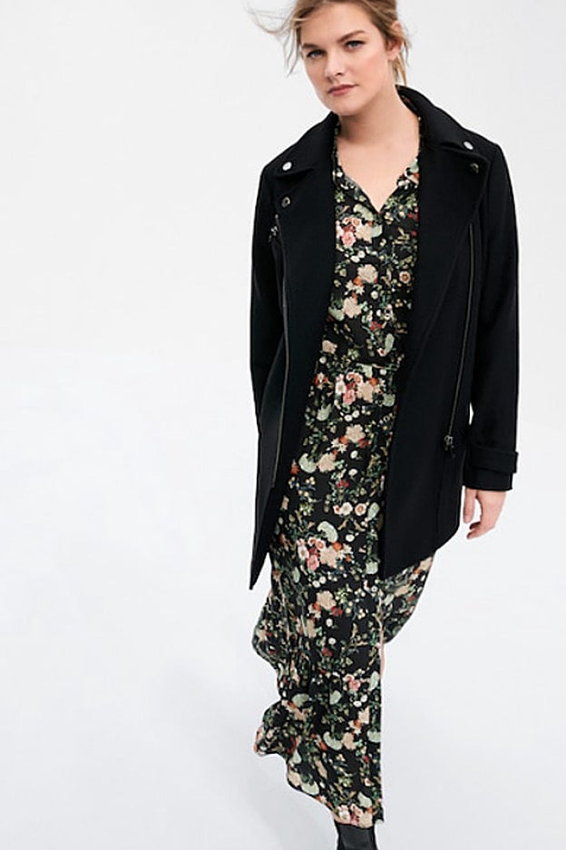 La prenda estrella de la nueva colección de Violeta: un vestido de flores.