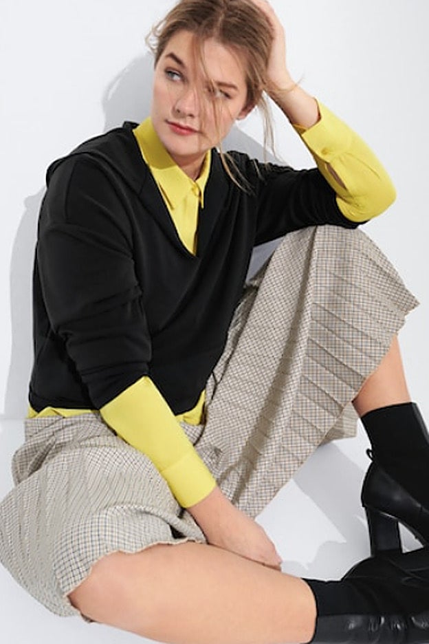 Un look talla grande con un toque de neón de Violeta.