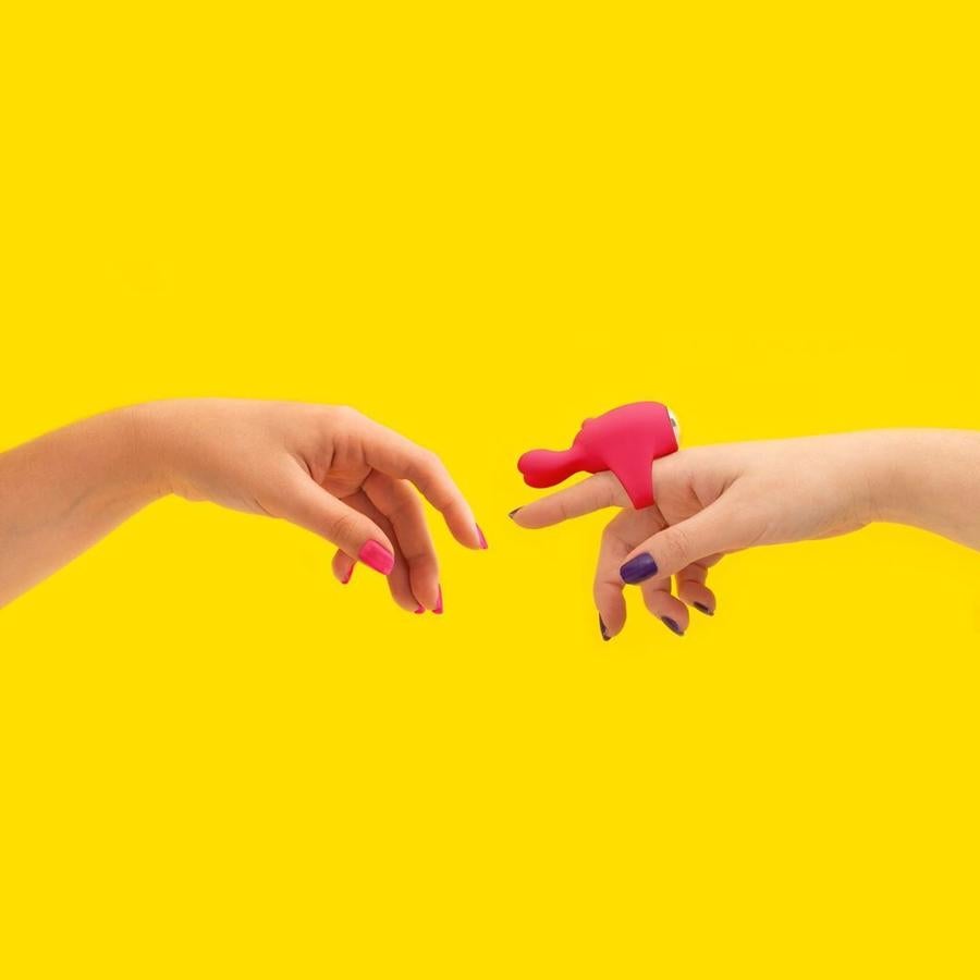 Pequeño, fucsia... este vibrador es perfecto para llevarlo de viaje y para utilizar en pareja. Disponible en  Platanomelón .