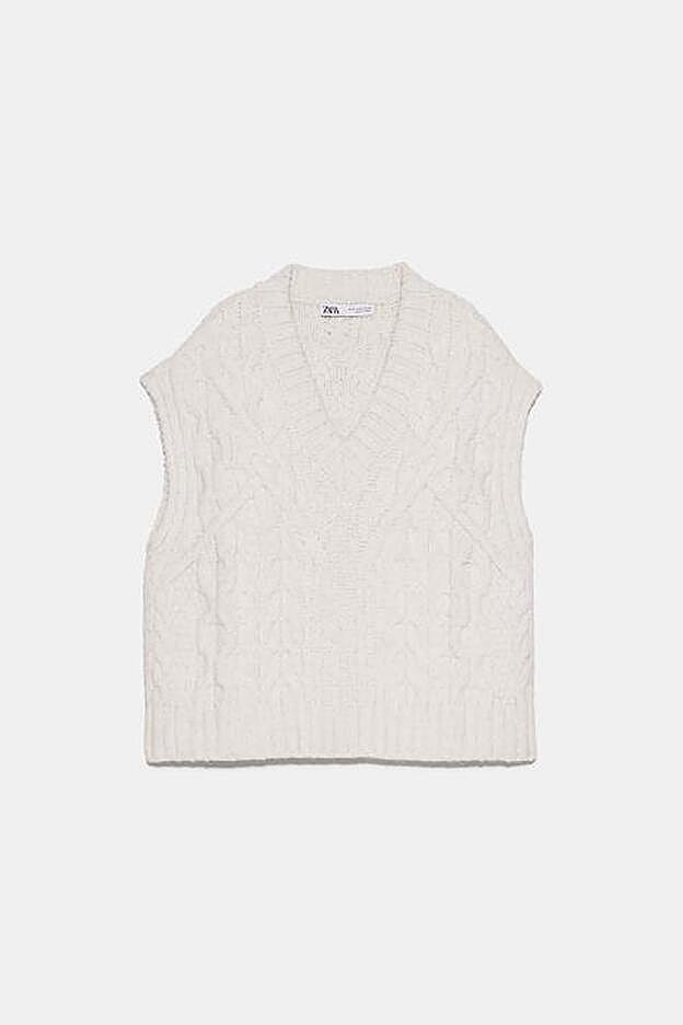 La nueva colección de Zara incluye varios chalecos de punto que se han convertido en un éxito viral.