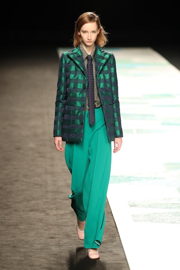 Devota&Lomba propuso una colección con looks masculinos al más puro estilo 'working girl'.