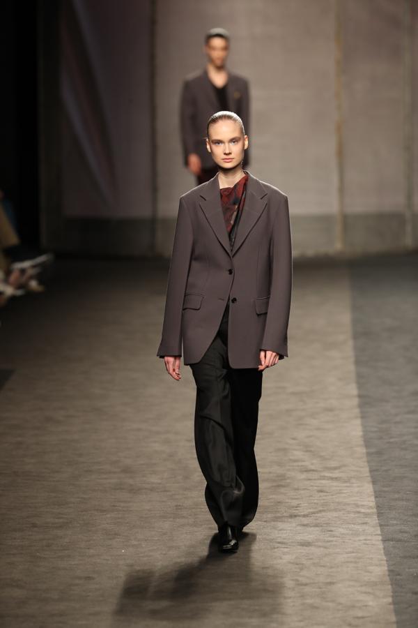 Los trajes oversize y de corte masculino fueron la parte esencial del desfile de Duarte.