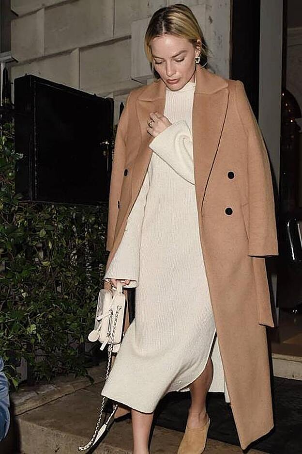 La actriz, con el abrigo de Mango.