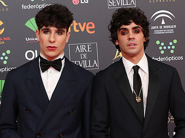 Los Javis optaron por maquillarse para acudir a los premios Goya.