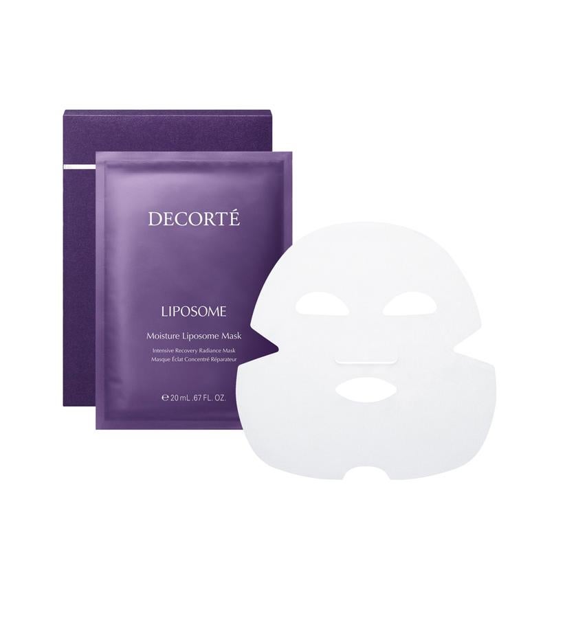 Esta máscara facial ultraadhesiva de la firma de lujo japonesa, restaura la humedad esencial de la piel, y es una de las favoritas de la modelo  Kate Moss  para estar radiante delante de las cámaras. Contiene murasaki-kuromai (arroz morado sin procesar) y extracto de jalea real para dejar la piel firme, lisa y radiante, lista para revelar un nuevo resplandor. (135 €; 6 u).