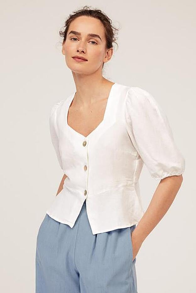 La camisa con mangas abullonadas de Oysho.