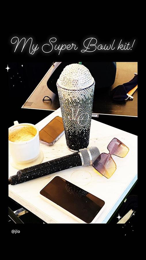 Bien de brilli brilli en el 'kit' de Jennifer López para la Super Bowl 2020. Viendo estos 'stories' en su cuenta de Instagram, todo apunta a que su look para el 'halftime show' va a ser de todo, menos discreto...