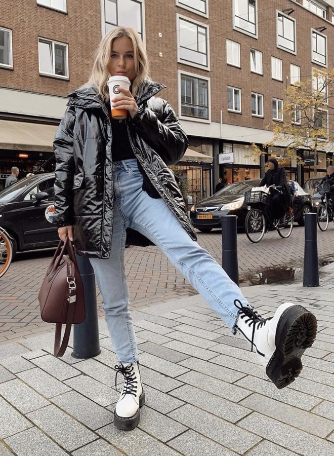 Si eres de las que ya están más que familiarizada con las botas clásicas, esta versión en blanco es una muy buena opción para diversificar el armario de invierno.