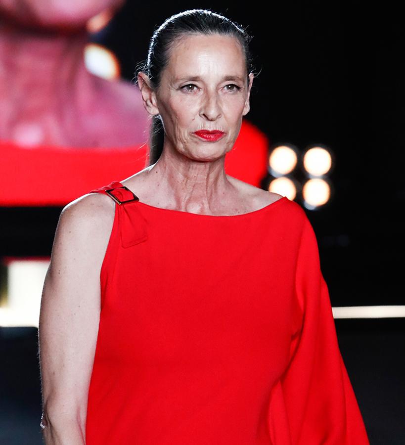 La pareja formada por el perfilador de ojos negro y la barra de labios roja (siempre y cuando no sea mate) funciona a cualquier edad.