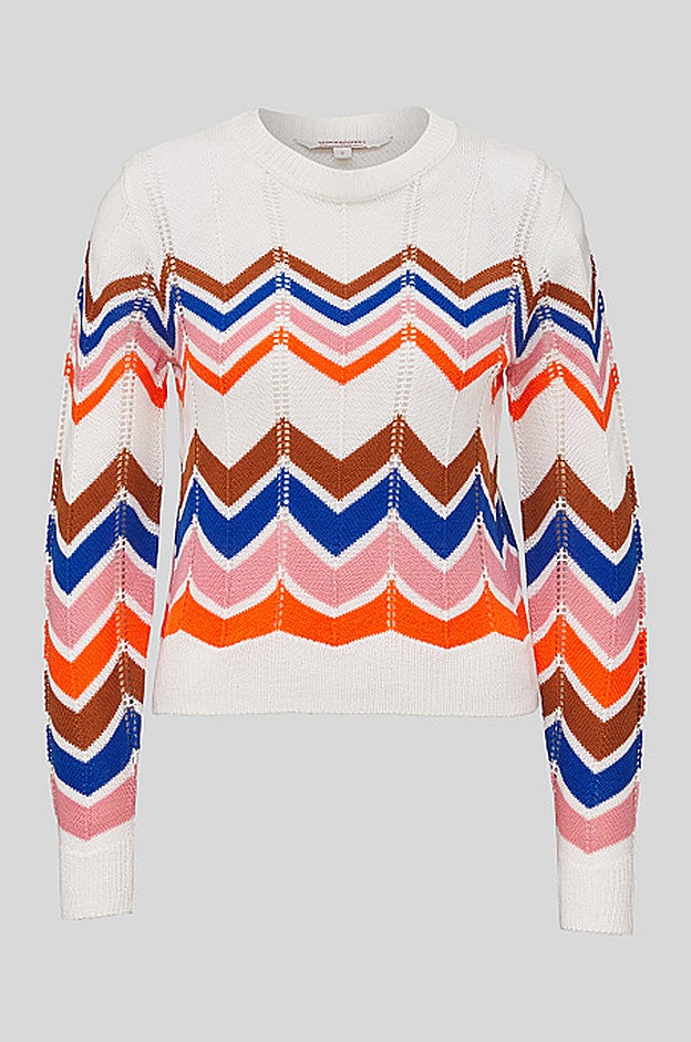 Es una de esas prendas que queda mejor puesta, lo reconocemos.