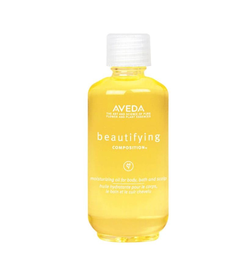 Este aceite corporal ayuda a sellar la hidratación durante el masaje. Rico, aromático y purificante, es ideal para la piel seca, el pelo y el cuero cabelludo. Contiene el aceite jojoba y una mezcla de esencias, incluyendo el romero y la bergamota.  Aceite hidratante Beautifying Composition de Aveda  (28,45 €).