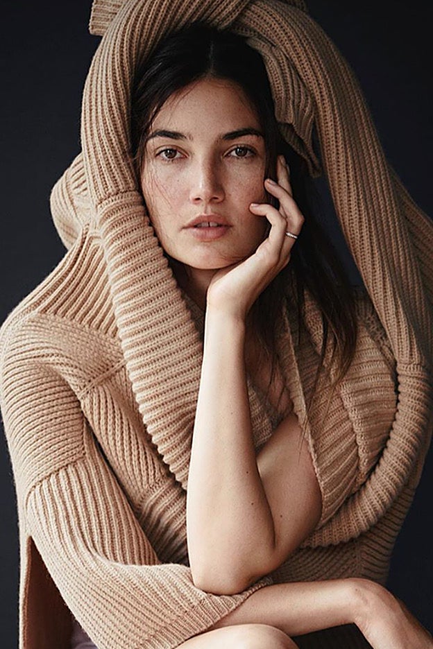 En el maquillaje invisible de Lily Aldridge, el colorete es un factor clave. Parece absolutamente natural.