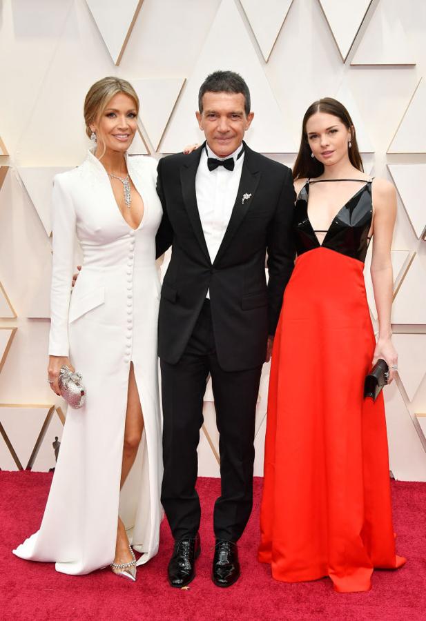Antonio Banderas posa con Nicole Kimpel (de Pronovias) y su hija, Stella Banderas.