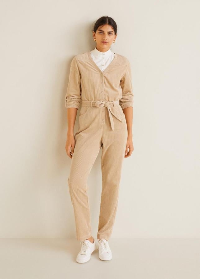 Femenino e ideal para llevar con zapato plano, es la propuesta perfecta para esos días que quieres ir estilosa pero cómoda, (29,99 euros).