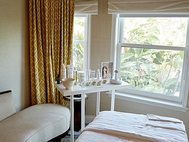 Infinidad de actrices y actores de han pasado por la suite del hotel Beverly Hills para disfrutar del facial Inhibit V-Neck, de natura Bissé.