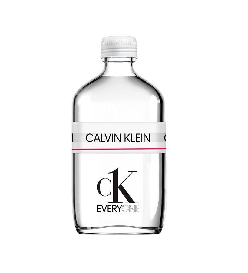 Si lo compartes todo con tu chico o con tu chica y no sois de complicaros la vida, sino todo lo contrario, ten un detalle de esos que enamoran. Este perfume es toda una declaración de intenciones. Contigo forever and ever. Ck Everyone (71,49/100 ml) de Calvin Klein.