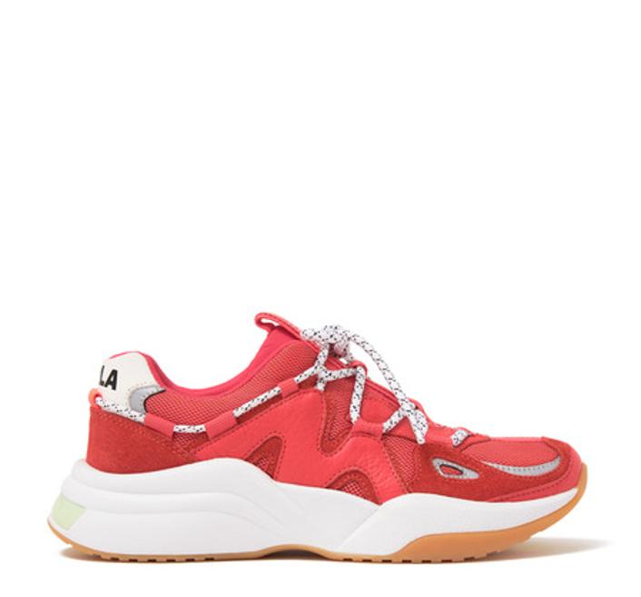 Seguimos con los descuentos y otro destino interesante para hacerte (o que te hagan) un buen regalo de San Valentín es Las Rozas Village (o La Roca Village si estás en Barcelona). Un montón de tiendas en las que encontrarás ropa y accesorios a precios reducidos como estas zapatillas de Bimba y Lola que ya son el capricho de las amantes de las sneakers.