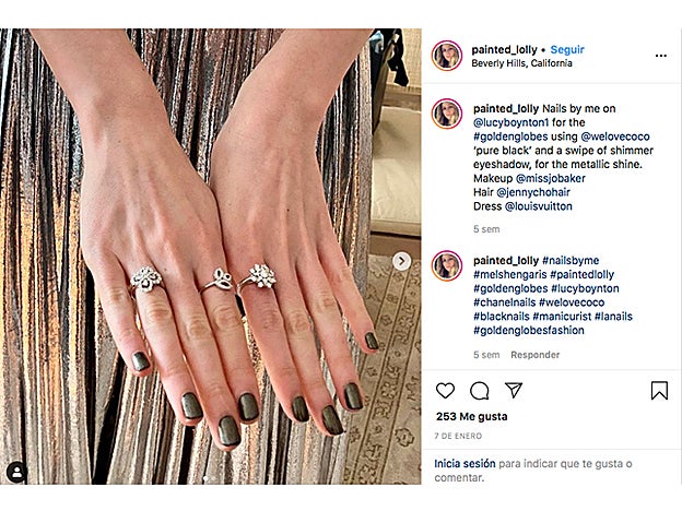 La manicurista de Lucy Boynton aplicó sombra de ojos metalizada para conseguir este look.