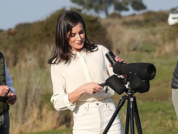 La Reina se mostró de lo más participativa durante toda la visita.