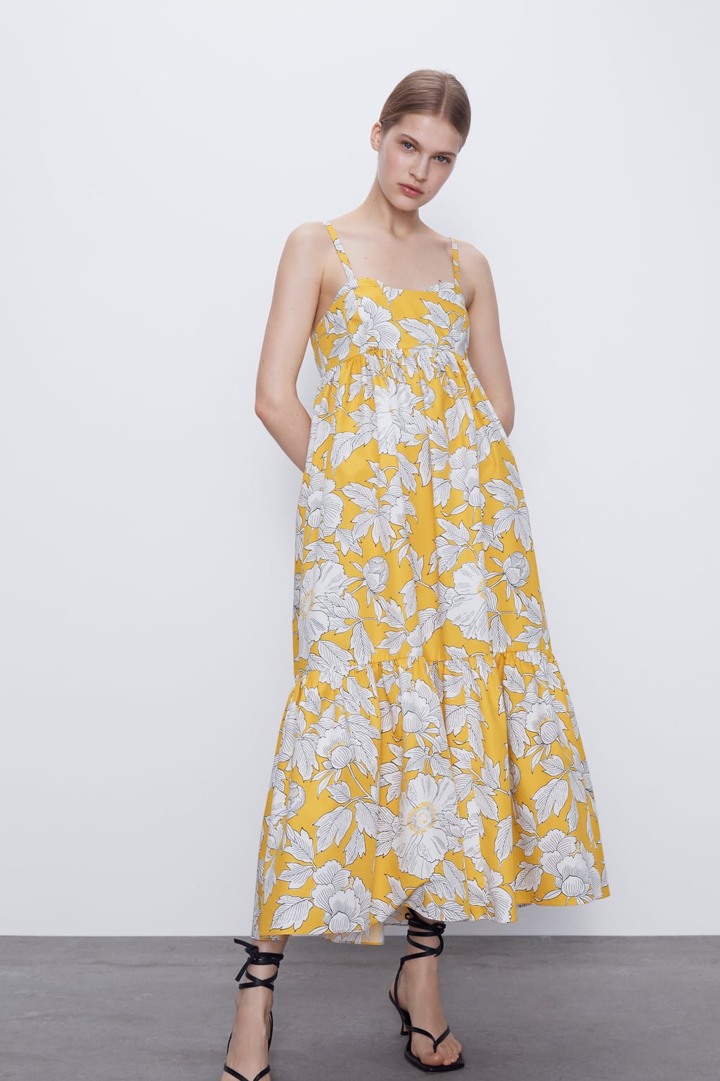 Ideal para primavera (y para verano): vestido largo popelín en tono mostaza de Zara. (39,95 euros).