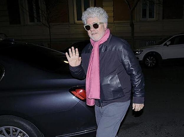 Pedro Almodóvar posa con su inseparable bufanda