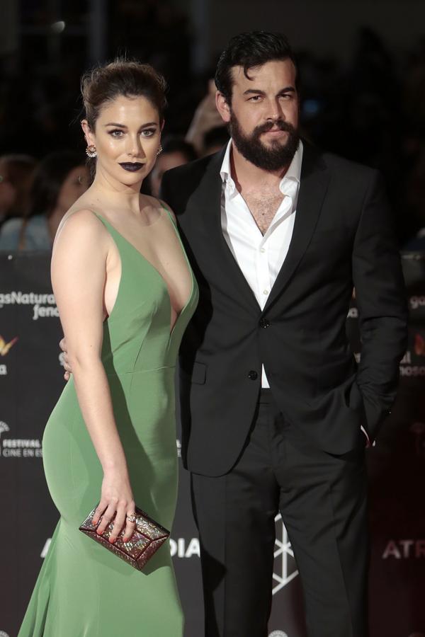 Se conocieron en 2008 durante el rodaje de la película 'Fuga de cerebros', y volvieron a coincidir en 'El Barco', cuando ya se especuló con algo entre ellos. Pero no fue hasta marzo de 2018, tras retomar contacto en el set de la película 'El Bar' cuando lo suyo empezó. Formaron una de las parejas más estables y guapas del panorama nacional, pasearon palmito por alfombras y fiestas varias y se dijeron públicamente palabras más que bonitas. Pero tras el verano de 2019, sin previo aviso, y para sorpresa de muchos, la pareja rompía sin explicación alguna.