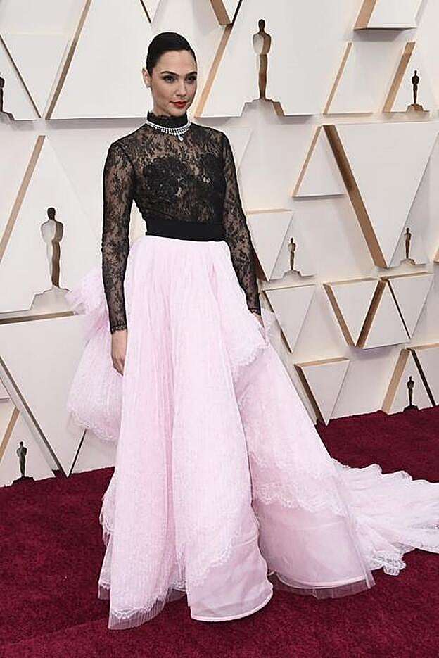 Gal Gadot se decanta por un modelo de Givenchy