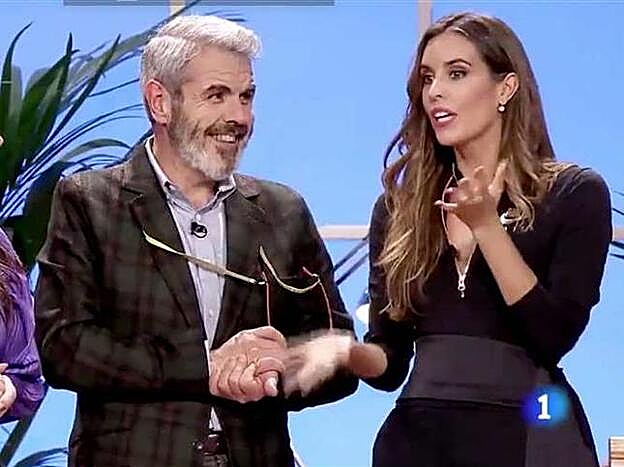 Ona Carbonell junto a Lorenzo Caprile durante su visita a 'Maestros de la costura',.